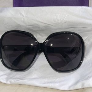 Victoria Beckham black glasses